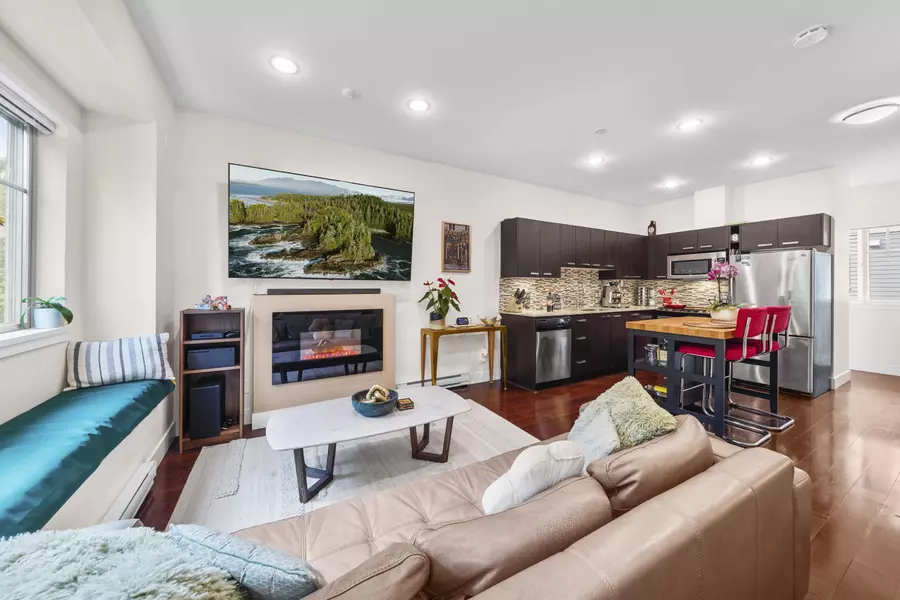 3382 Viewmount DR #118, Port Moody, BC V3H 2M1