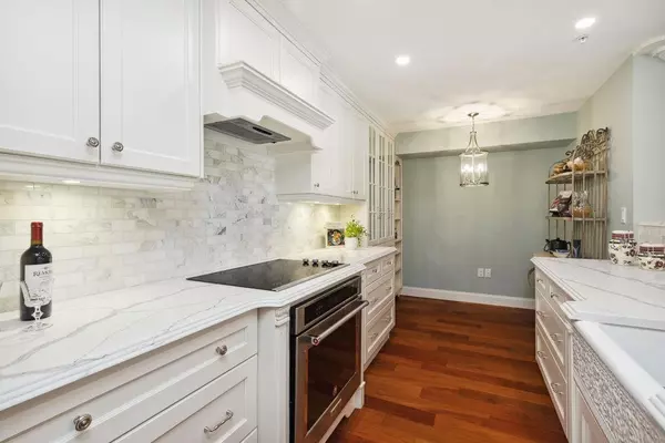 White Rock, BC V4B 5L2,15210 Pacific AVE #220