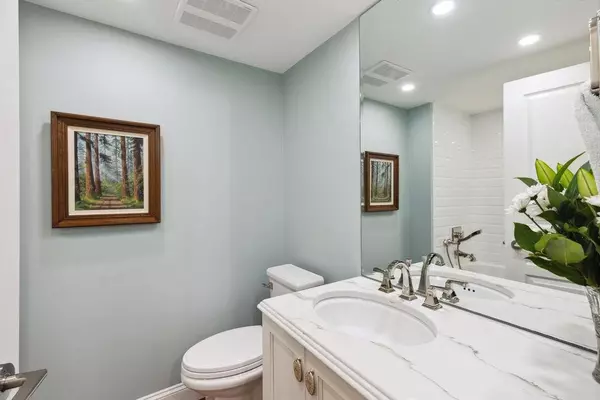White Rock, BC V4B 5L2,15210 Pacific AVE #220