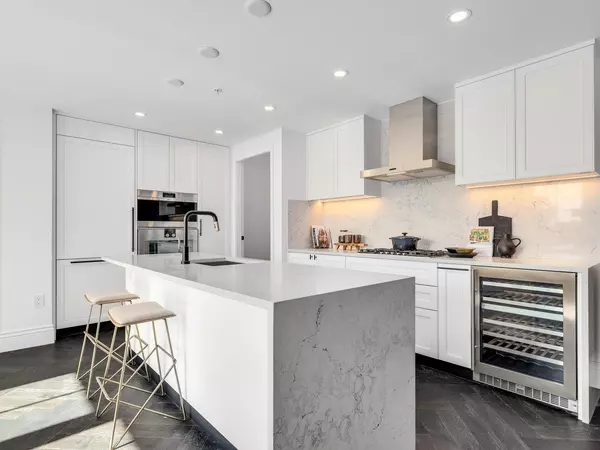 2096 W 47th AVE #309, Vancouver, BC V6M 0E5