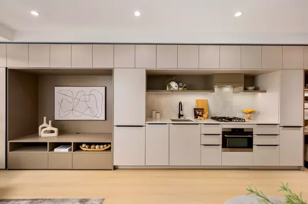 2015 St. Johns ST #309 Port Moody, BC V3H 0N5