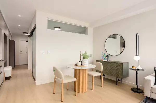 2015 St. Johns ST #309 Port Moody, BC V3H 0N5