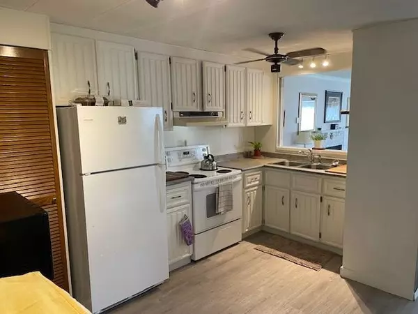 Surrey, BC V4A 4X4,1840 160 ST #180