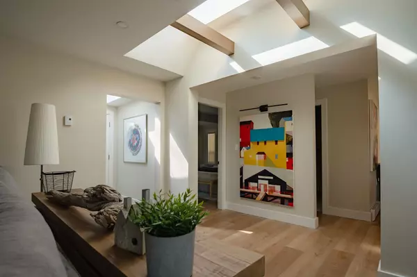 535 Gower Point RD Gibsons, BC V0N 1V0