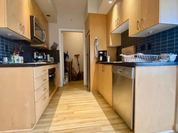 Vancouver, BC V6E 4T4,1050 Smithe ST #1104
