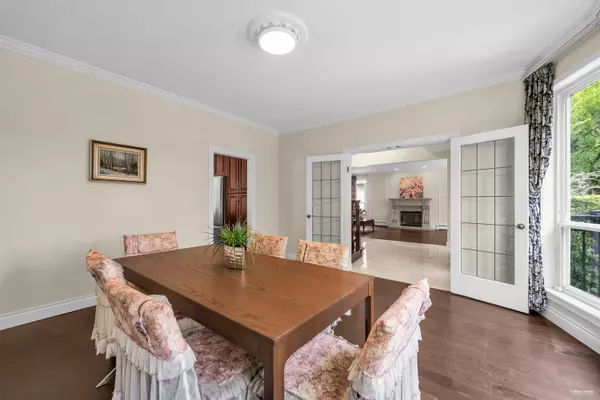 Vancouver, BC V6R 2T6,4118 W 13th AVE