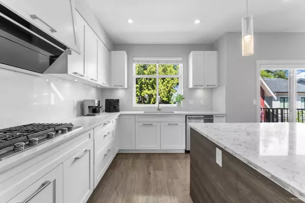 Surrey, BC V3Z 0N5,2853 Helc PL #127
