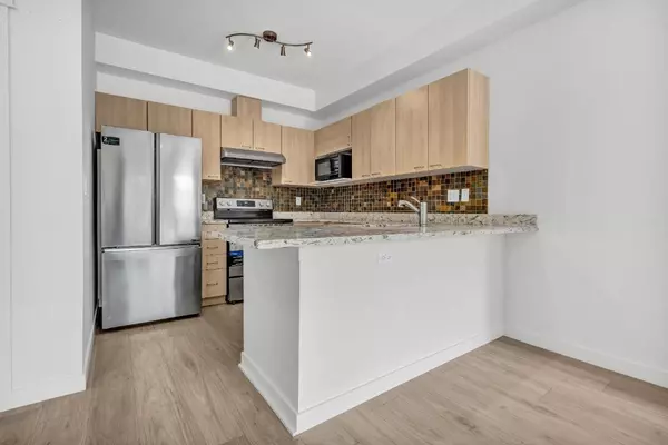 Surrey, BC V3V 8C8,12083 92a AVE #211