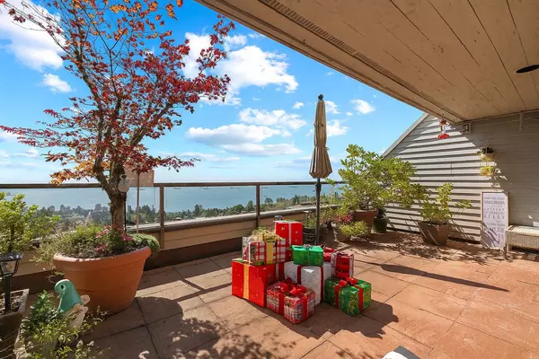 2250 Folkestone WAY #48, West Vancouver, BC V7S 2X7