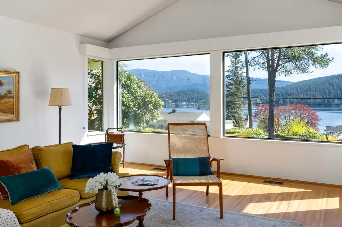 North Vancouver, BC V7G 1P8,587 Beachview DR