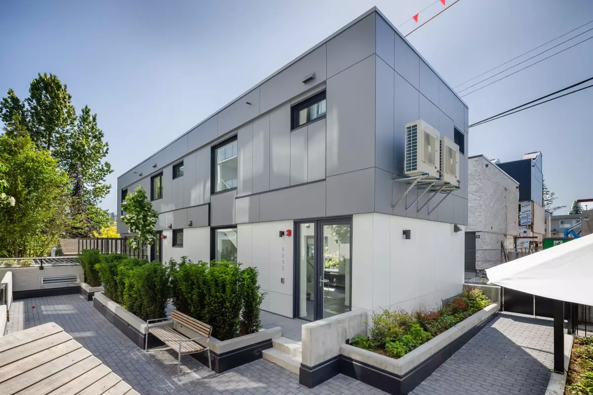 Vancouver, BC V6P 0M4,6835 Cambie ST
