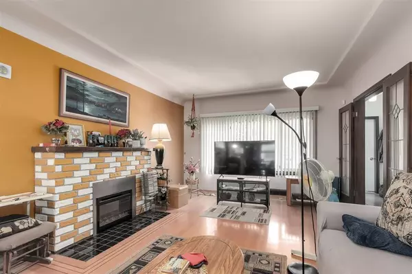 Burnaby, BC V5C 1B5,4449 Dundas ST