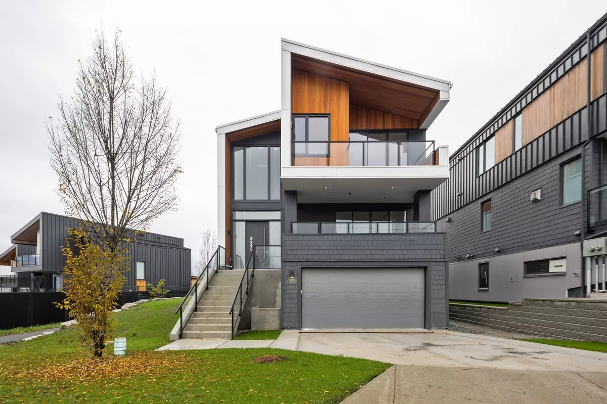 Squamish, BC V8B 1B1,2945 Snowberry PL