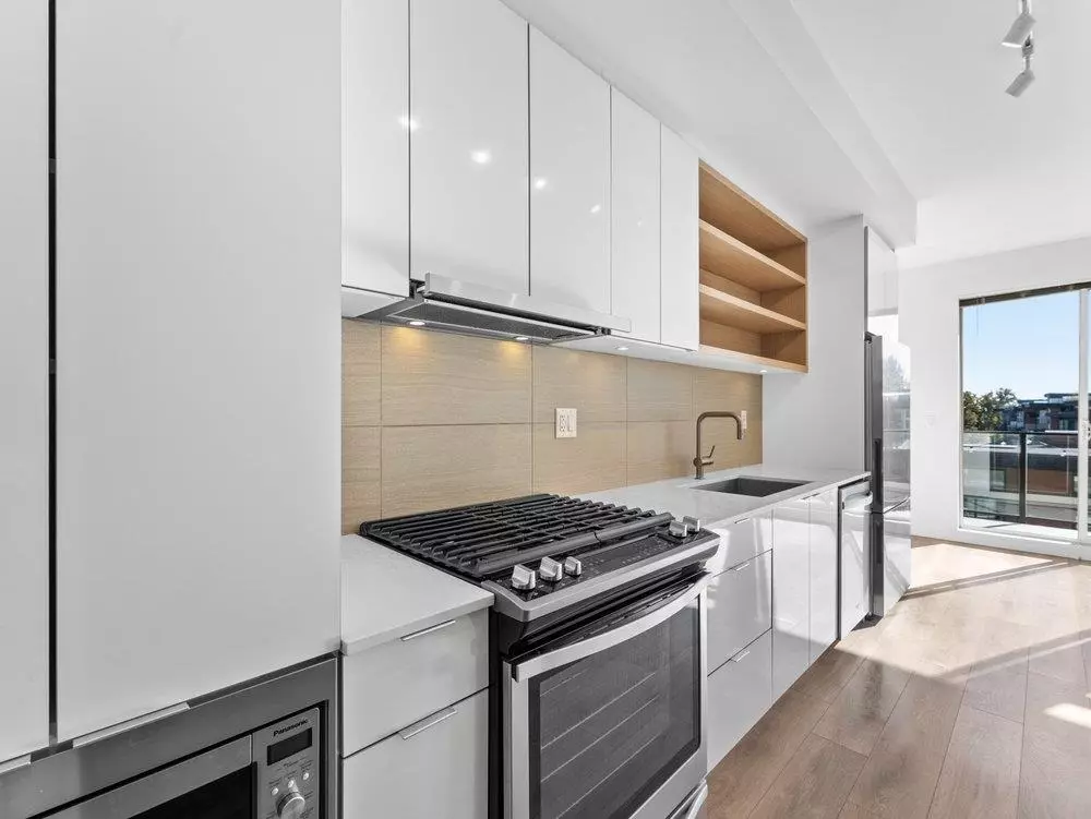 North Vancouver, BC V7M 0G2,725 Marine DR #509