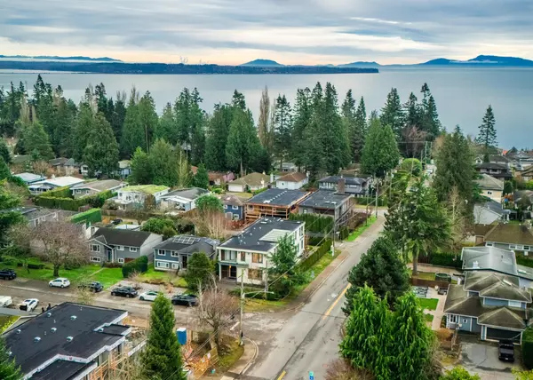 White Rock, BC V4B 2Y8,13600 Blackburn AVE