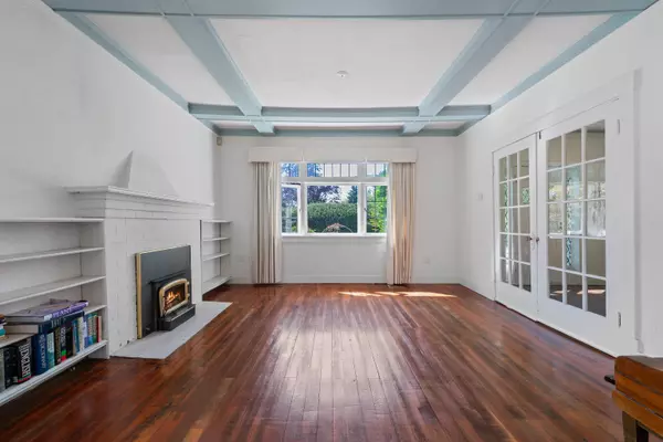 West Vancouver, BC V7T 2M9,1376 11th ST