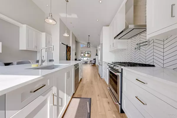 Burnaby, BC V3N 2G2,8008 13 AVE