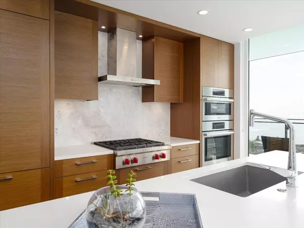 White Rock, BC V4B 0B9,1439 George ST #PH1