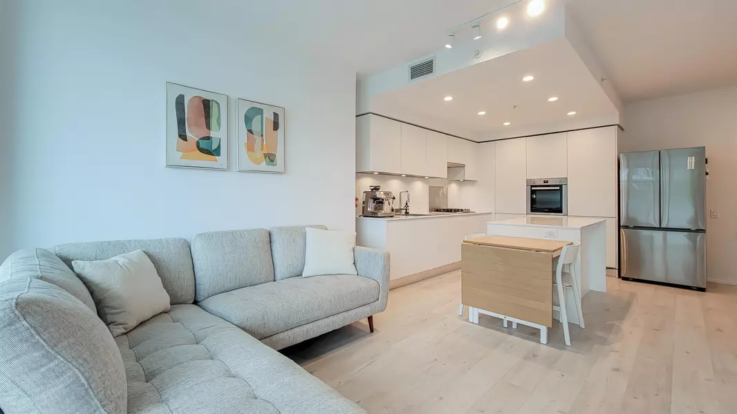 3833 Evergreen PL #711, Burnaby, BC V3J 0M2