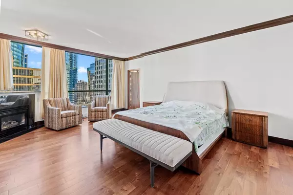 1239 W Georgia ST #2001 Vancouver, BC V6E 4R8