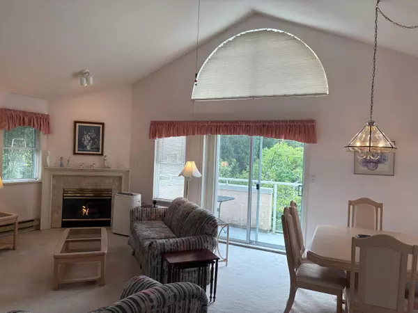 Burnaby, BC V5H 2N8,5565 Barker AVE #301