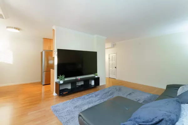 New Westminster, BC V3L 5C6,320 Royal AVE #405
