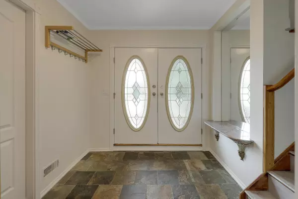 North Vancouver, BC V7K 1B3,732 E 29th ST