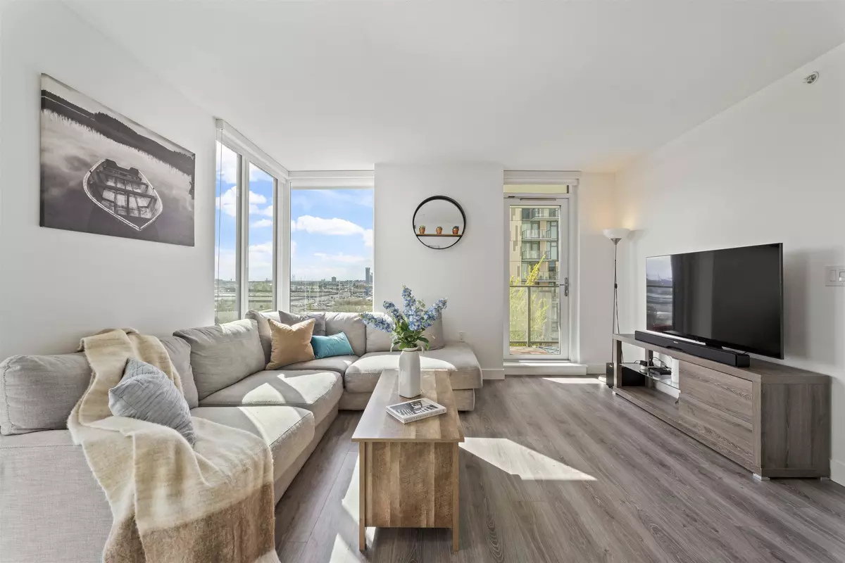 Vancouver, BC V5X 0J9,8181 Chester ST #807