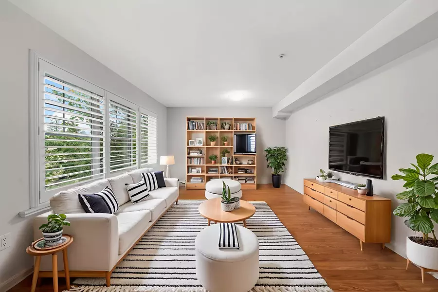 1969 Westminster AVE #307, Port Coquitlam, BC V3B 1E7