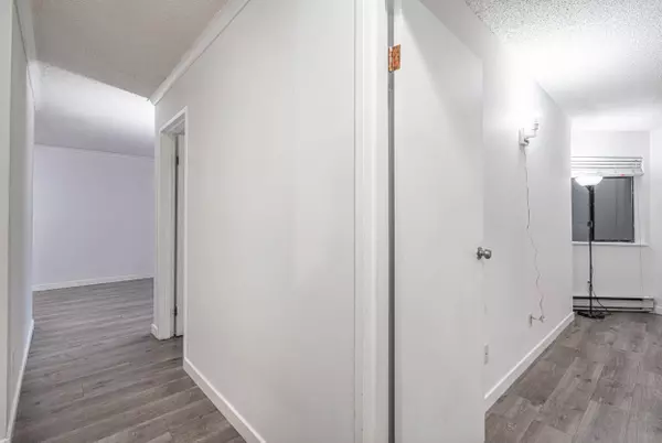Burnaby, BC V3N 4R1,9584 Manchester DR #105
