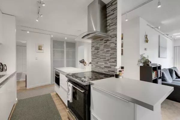 North Vancouver, BC V7M 1B4,250 W 1st ST #503