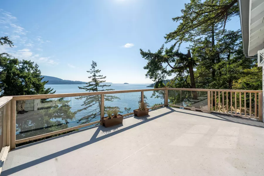 1485 Webb RD, Bowen Island, BC V0N 1G1