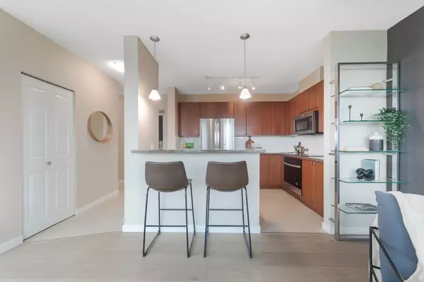 New Westminster, BC V3L 0A9,15 E Royal AVE #2203