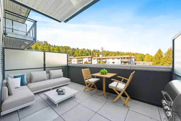 Port Moody, BC V3H 0N5,2015 St. Johns ST #212