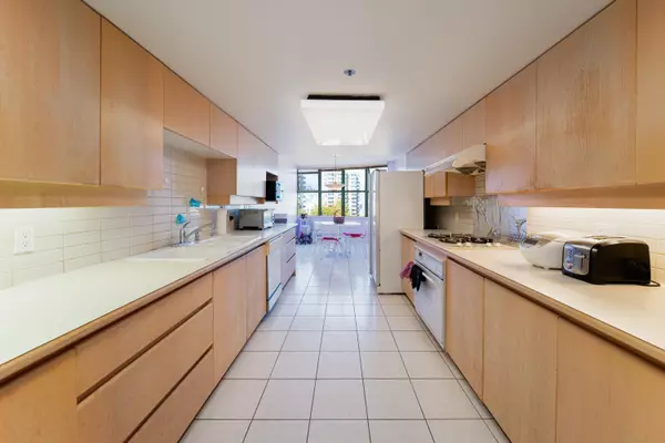 Vancouver, BC V5Z 4N5,518 W 14th AVE #804