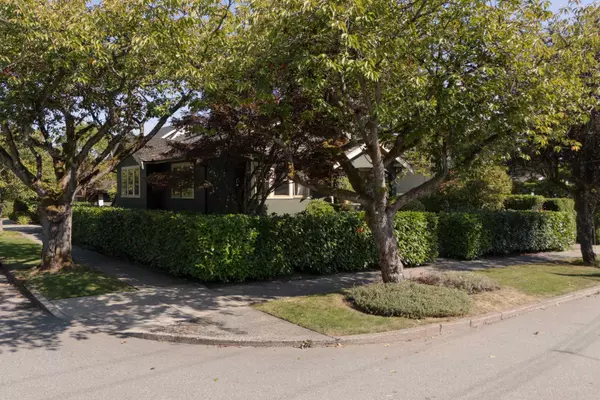 New Westminster, BC V3L 2S3,415 Third ST