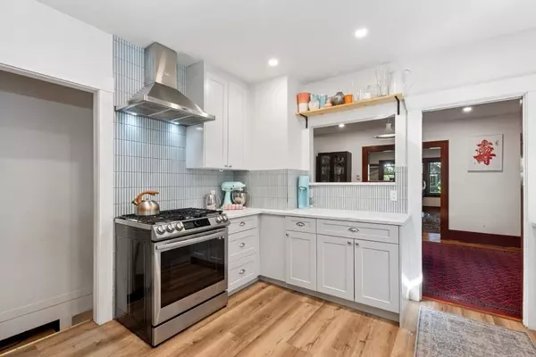 Vancouver, BC V6R 2T6,4188 W 13th AVE