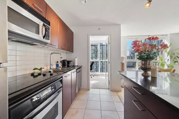 Vancouver, BC V6L 2G5,1199 Seymour ST #808