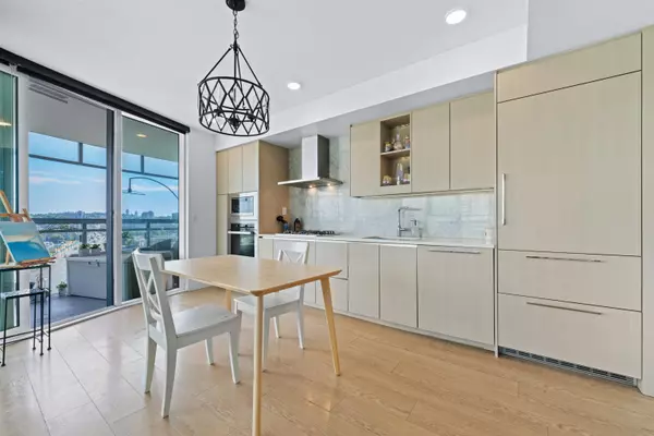 Vancouver, BC V6Z 0E8,87 Nelson ST #1284