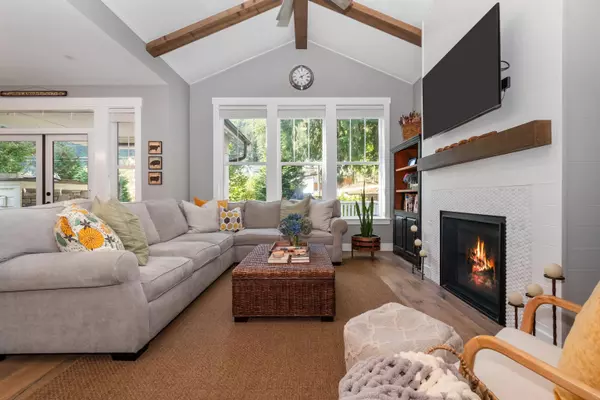 Lindell Beach, BC V2R 0Z4,43390 Creekside CIR