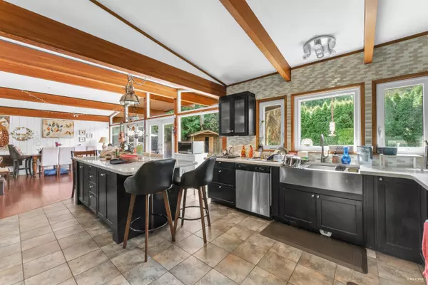 Surrey, BC V4P 2J3,14243 31a AVE