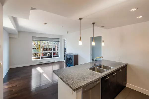 Coquitlam, BC V3B 0B5,2957 Glen DR #209