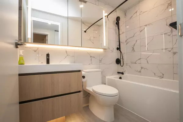 5987 Wilson AVE #805 Burnaby, BC V5H 0L7