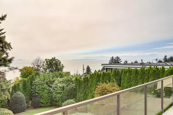 White Rock, BC V4B 2X3,14366 Magdalen AVE