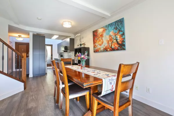 North Vancouver, BC V7L 1J1,215 E 4th ST #4