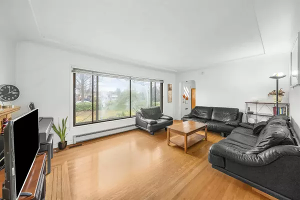 1371 Duthie AVE, Burnaby, BC V5A 2R5