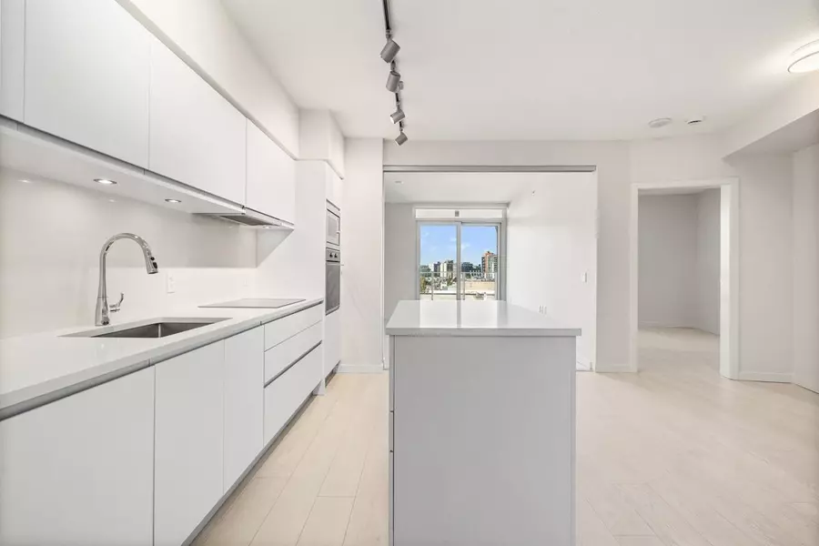 180 E 2nd AVE #823, Vancouver, BC V5T 0K4