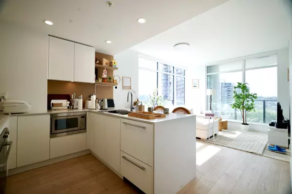 Burnaby, BC V5C 0N4,2181 Madison AVE #802