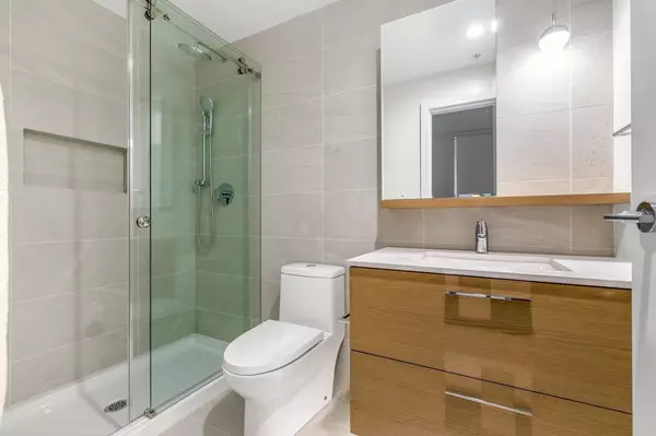 Burnaby, BC V5C 0N4,2181 Madison AVE #802