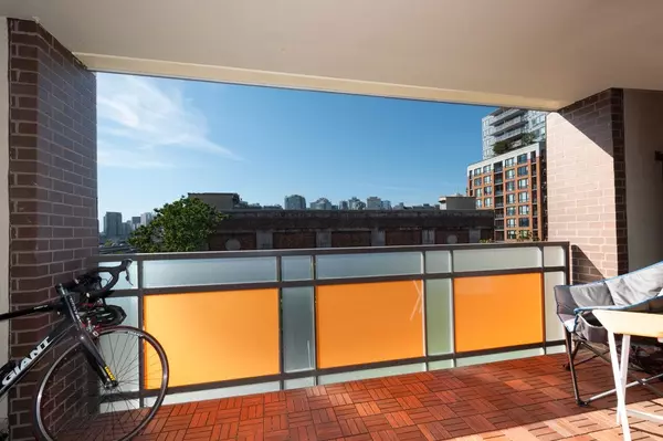 Vancouver, BC V6A 2V7,718 Main ST #503